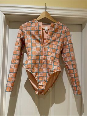 Dippin' Daisy's Retro Peach Floral Long-Sleeve Surf Swim Suit M